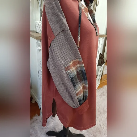 🎉SALE FINAL PRICE DROP🎉 NEW Oli & Hali Loose Fit V-Neck Hoodie W/ Plaid Detail - Picture 4 of 5